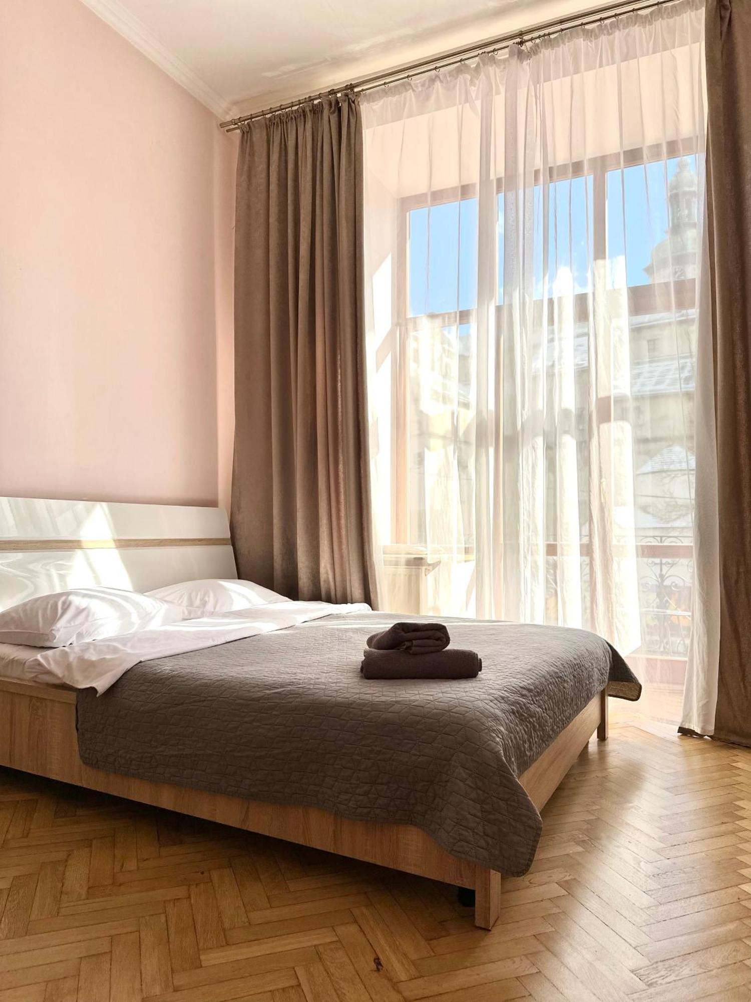 Romantic With Balcony Apartment *