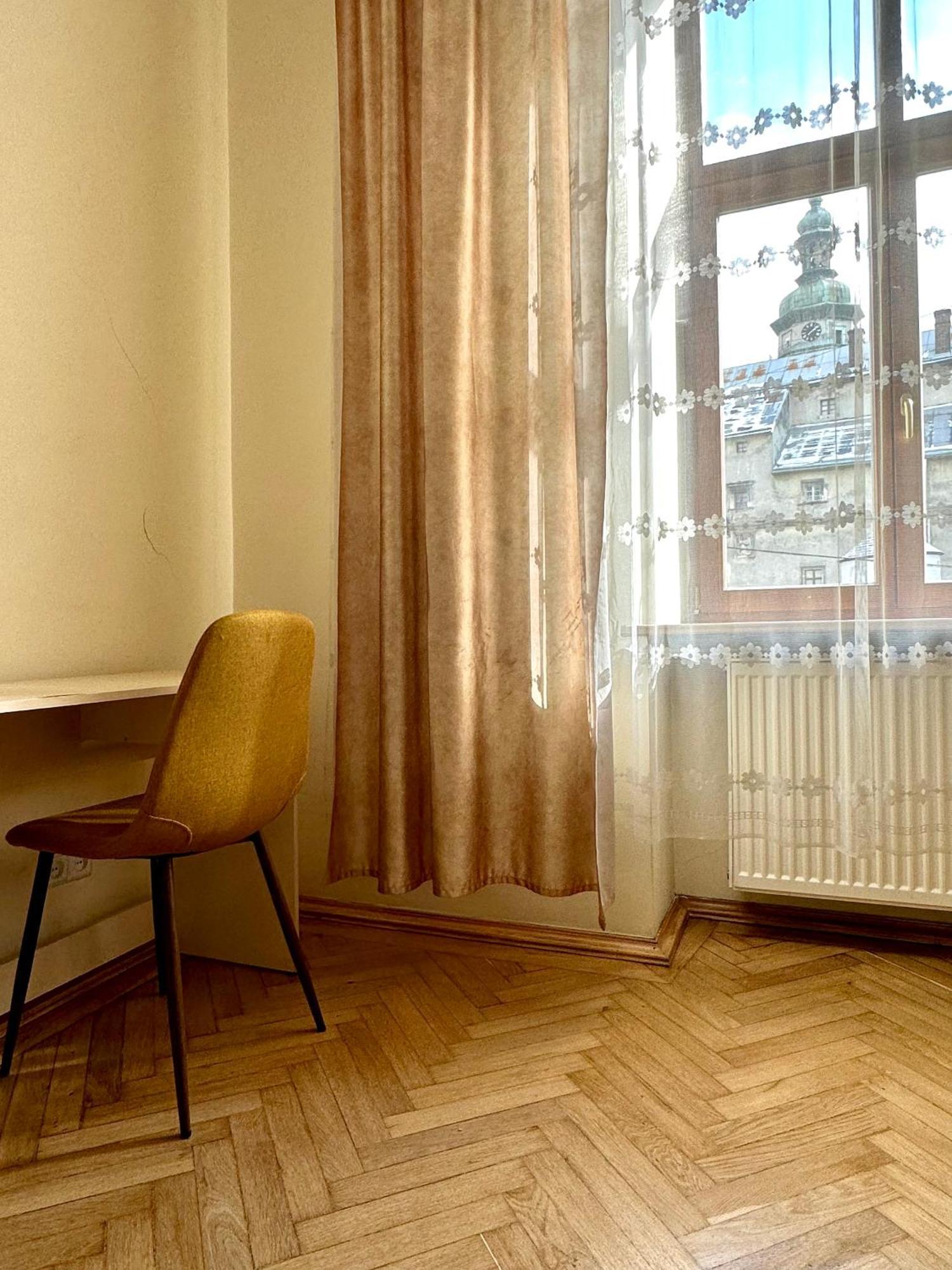 شقة Romantic With Balcony